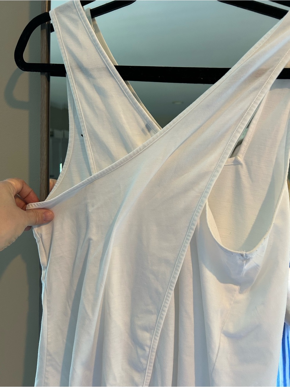 Gymshark White Square-Neck Tank with High-Low Hem - Picture 3 of 4